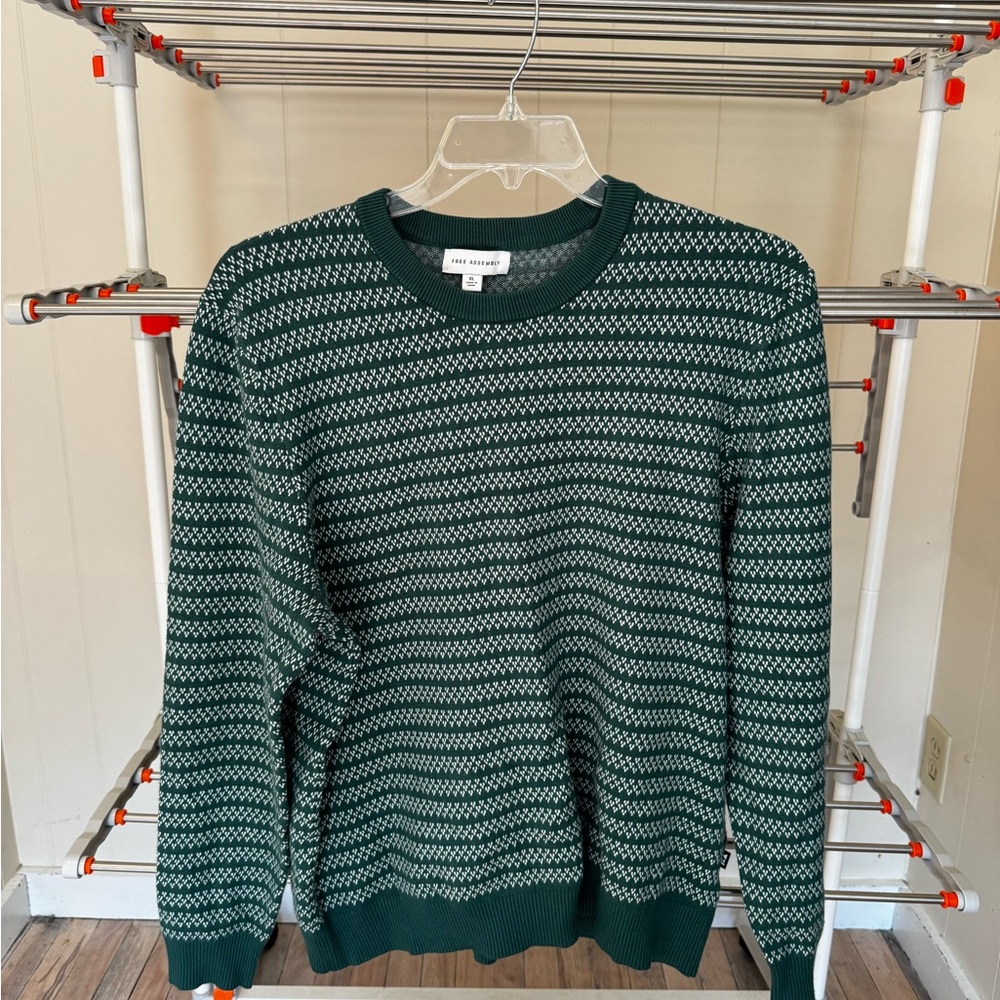 Stylish Green Patterned Crewneck Sweater